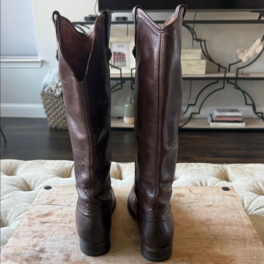 Frye Women’s 8 Elegant Brown Leather Riding Boots see pics flaw‎ top left boot